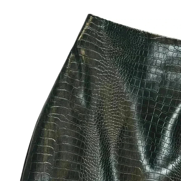 Princess Polly Leila Mini Skirt Black Croc Curve Women’s Size 0 Sexy Front Slit - Picture 2 of 9